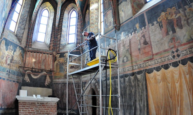 Ratują laserem bezcenny fresk w Kaplicy Trójcy Świętej