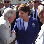 Premier Beata Szydło złożyła kwiaty pod pomnikiem Anny Walentynowicz