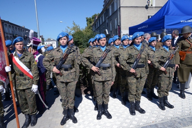 Odsłonięcie pomnika 72. Pułku Piechoty