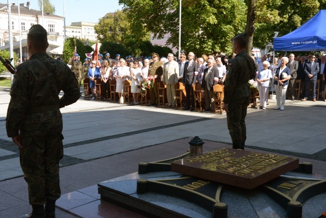 Odsłonięcie pomnika 72. Pułku Piechoty