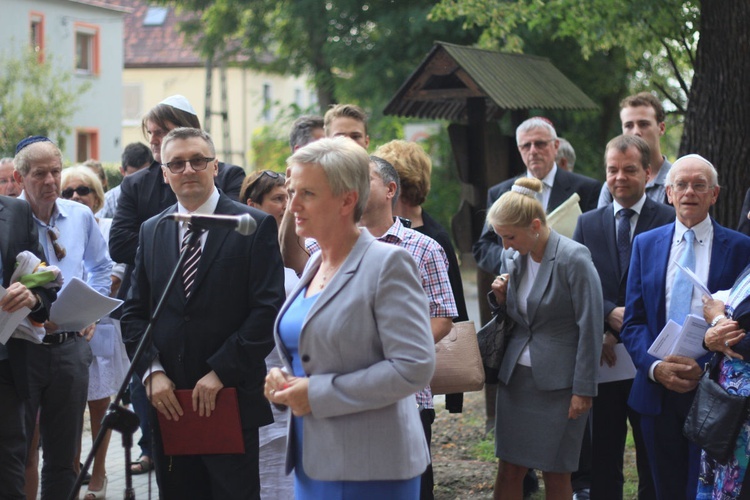 Pomnik selekcji Żydów na kozielskiej rampie