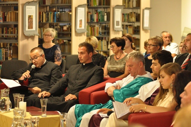 Narodowe Czytanie Sienkiewicza w Gminnej Bibliotece Publicznej w Oleśnie 