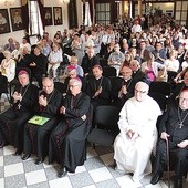 	W sympozjum każdego roku bierze udział kilkaset osób – głównie katechetów i kapłanów. WDD to istotny element ich formacji i poligon do wymiany doświadczeń.