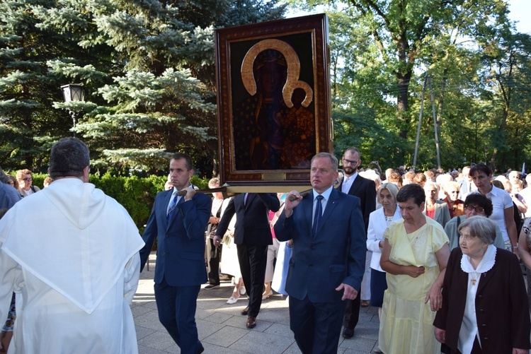 Powitanie ikony MB Częstochowskiej w parafii Wniebowstąpienia Pańskiego w Żyrardowie