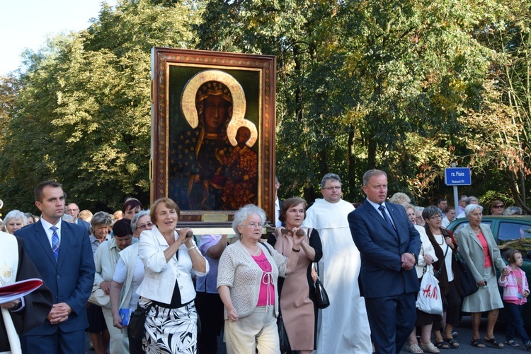 Powitanie ikony MB Częstochowskiej w parafii Wniebowstąpienia Pańskiego w Żyrardowie