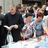 Po inauguracyjnej Eucharystii katecheci mogli też zaopatrzyć się w wydawnictwa i pomoce do pracy z uczniami.