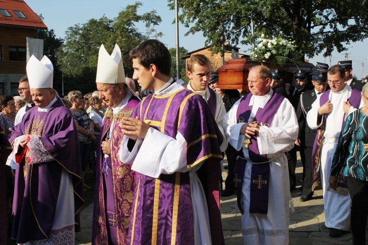 Pogrzeb ks. Józefa Strączka w Porąbce - 12 września 2016 r.