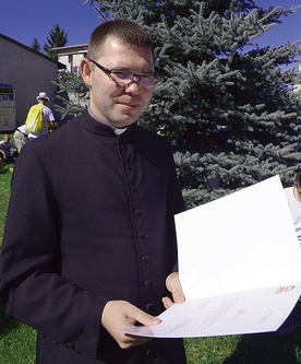 Ks. Michał Michnicki od kilkunastu lat pracuje z Liturgiczną Służbą Ołtarza.