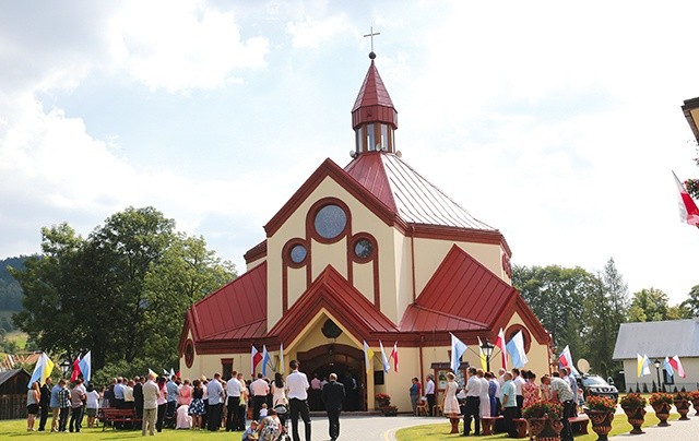 Kościół w Śnietnicy jest niewielki, ale stylowy i dobrze „skrojony”.