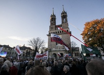 Biegną do grobu ks. Jerzego