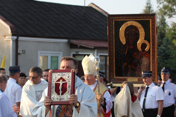 Powitanie ikony MB Częstochowskiej w Miedniewicach