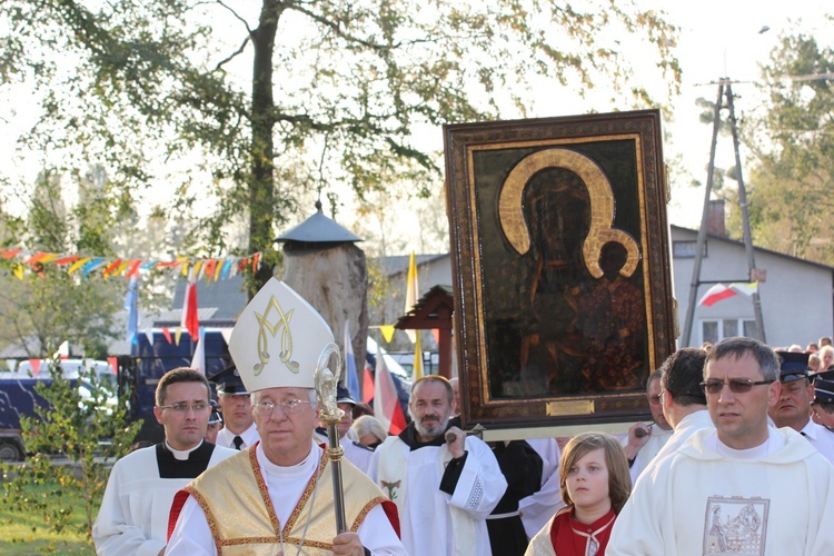 Powitanie ikony MB Częstochowskiej w Miedniewicach