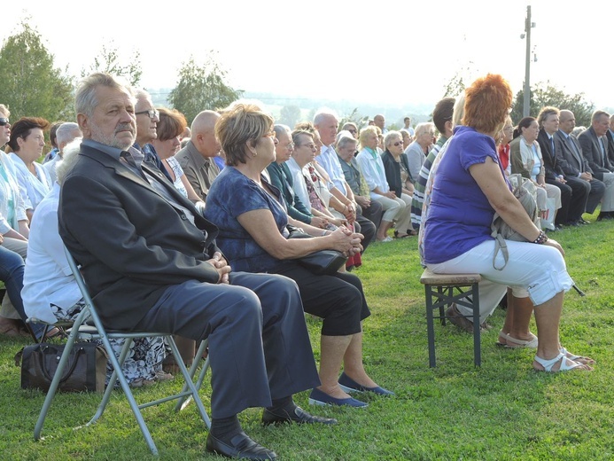 Bielszczanie pod krzyżem na Trzech Lipkach