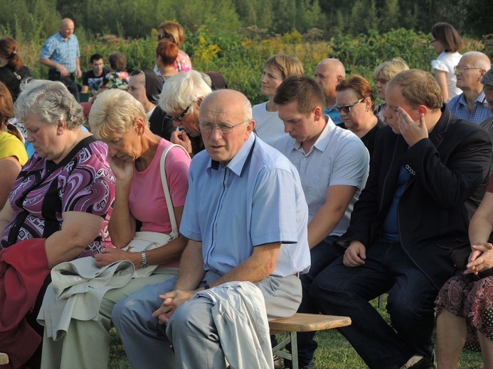 Bielszczanie pod krzyżem na Trzech Lipkach