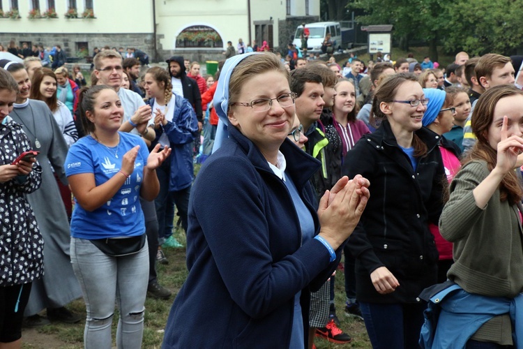 Spotkanie Młodych "W górę serca!" na Ślęży 