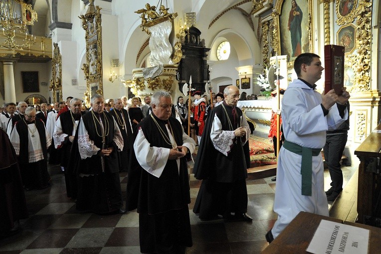 W Sumie odpustowej wzięli udział m.in. członkowie Kapituły Kolegiackiej Pułtuskiej, której patronem od wieków jest św. Mateusz Apostoł