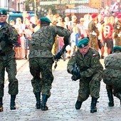 Największy  podziw wzbudził  pokaz musztry wojskowej.