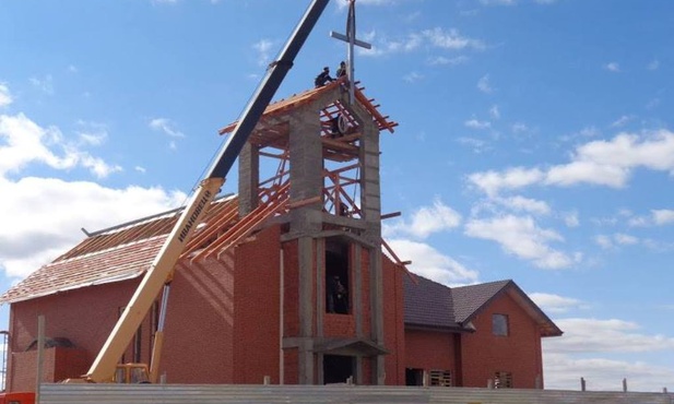 Budowa kościoła w Chromtau
