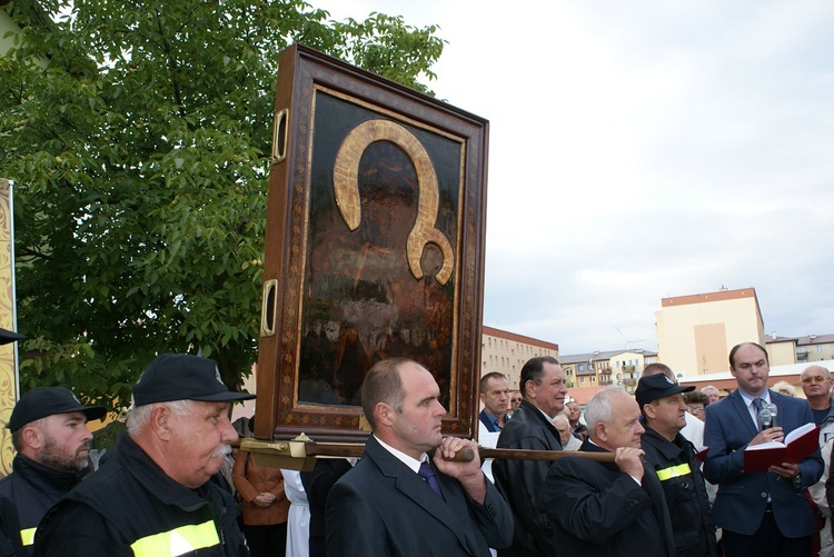 Powitanie MB Częstochowskiej w parafii św. o. Pio w Mszczonowie