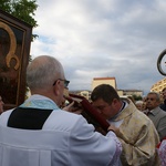 Powitanie MB Częstochowskiej w parafii św. o. Pio w Mszczonowie