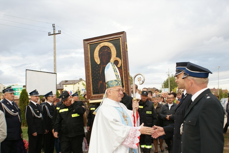 Powitanie MB Częstochowskiej w parafii św. o. Pio w Mszczonowie