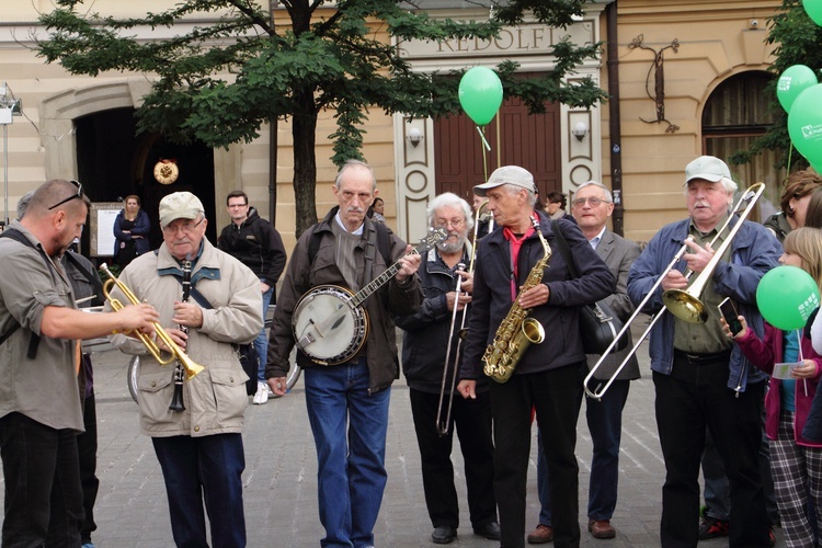 Marsz Nadziei i Życia Fundacji Urszuli Smok "Podaruj Życie" 2016