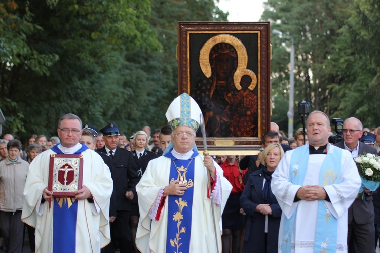 Powitanie ikony MB Częstochowskiej w Lutkówce