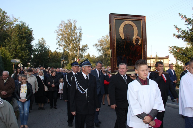 Powitanie ikony MB Częstochowskiej w Lutkówce