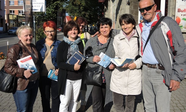 Ewangelizatorzy z Żywca-Sporysza ruszają ze swimi Bibliami na ulicę Dworcową