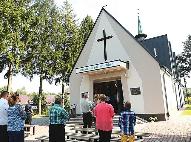 Zadbana niewielka świątynia jest skarbem mieszkańców Ziempniowa.