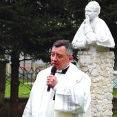 ▲	Ks. Jan Przybocki podkreśla, że zawsze może liczyć na zaangażowanie swoich parafian.