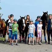Uczestnicy szkolnego finału jazdy konnej