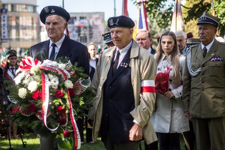 Cześć i chwała bohaterom!