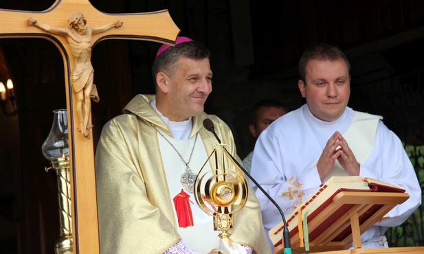 Mszy Świętej przewodniczył bp Roman Pindel, pomysłodawca szkolnej górskiej wyprawy 