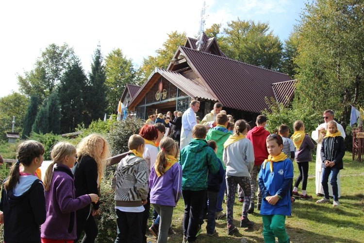 Rajd Szkół Katolickich na Groń Jana Pawła II