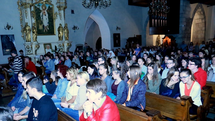 Wieczór uwielbienia w sądeckiej farze