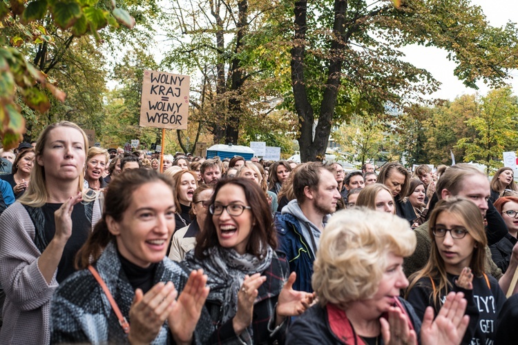 Czarny Marsz na ulicach Warszawy