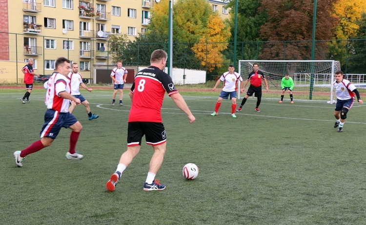 Turniej piłkarski księża vs samorządowcy