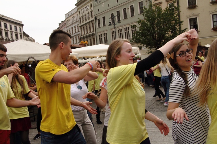 Happening Fundacji Dzieło Nowego Tysiąclecia