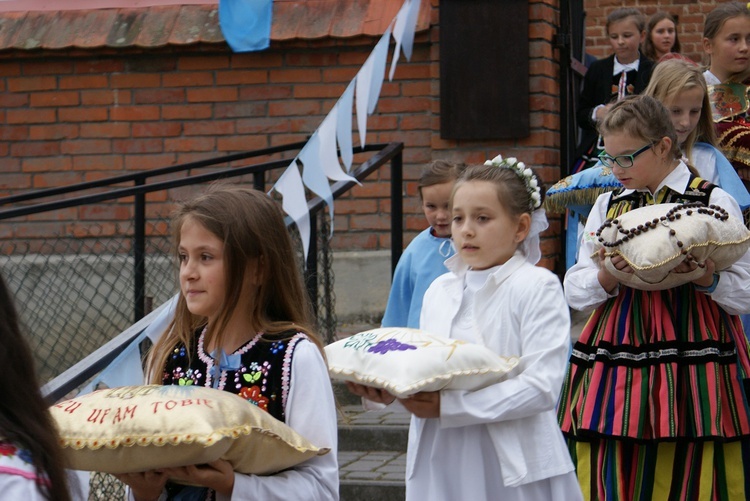 Powitanie ikony MB Częstochowskiej w parafii Sierzchowy