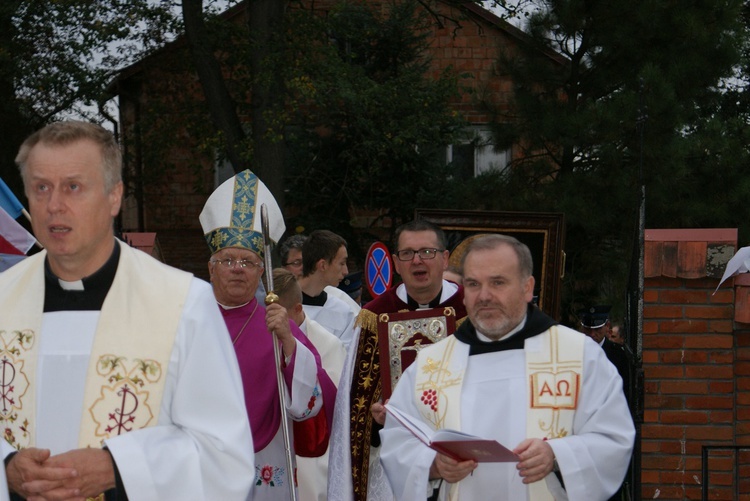 Powitanie ikony MB Częstochowskiej w parafii Sierzchowy