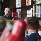 Obaj prelegenci zwrócili uwagę na rolę apostołowania i dawania świadectwa miłości. Zdaniem bp. Marka przykładem takiego działania są spotkania DLP ’90.