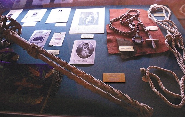 Pamiątki pozostałe po bł. o. Honoracie można oglądać w przyklasztornym muzeum.