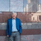 Prof. Zbigniew Stawrowski – filozof polityki, pracuje w Instytucie Politologii UKSW w Warszawie.