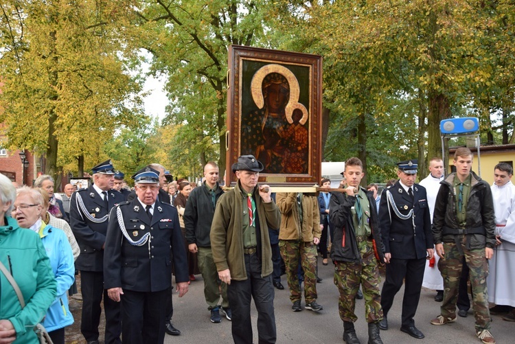 Powitanie ikony MB Częstochowskiej w Spale