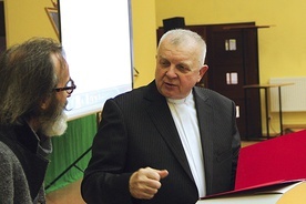 ▲	Gospodarzem konferencji był ks. Marek Kujawski z Hospicjum Królowej Apostołów w Radomiu.