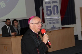 Swoimi wspomnieniami dzielił się metropolita częstochowski abp Wacław Depo, były duszpasterz akademicki radomskiej wspólnoty