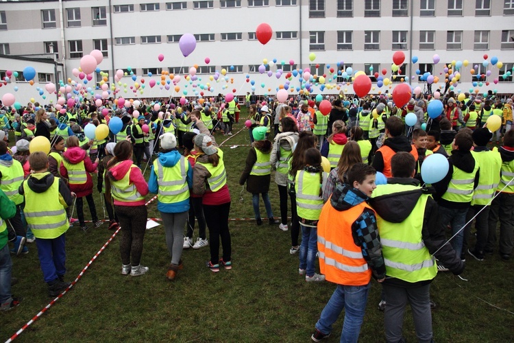 Tysiąc odblaskowych balonów