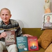 Stanisław Cisak, autor książek o dziejach Piątku i okolic, pochodzi z Kieleckiego, ale całe dorosłe życie spędził w Piątku. Trafił tu za PRL-u z nakazu pracy.