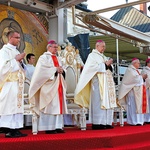 Mszy św. przewodniczył abp Stanisław Gądecki, przewodniczący Episkopatu Polski. Eucharystię koncelebrowali abp senior Stanisław Nowak, abp Andrzej Dzięga i bp Jan Wątroba.